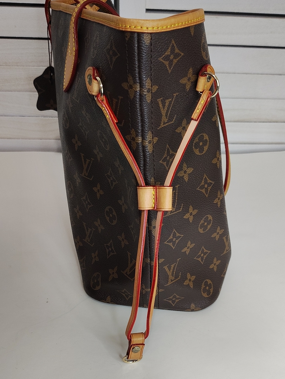 DUPE: NOT Authentic LV Neverfull Tote w/ Wallet                      M - Picture 9 of 13